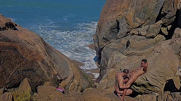 Pelados e fodidos orgia na praia fodendo na praia - Parte 03