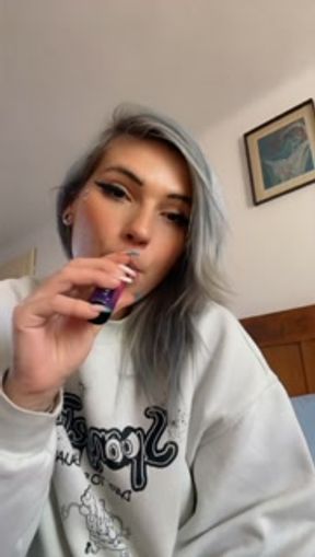fetish smoking with vape of a sexy blonde Italian girl