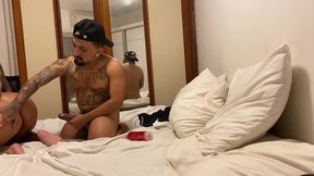 que mulher maravilhosa linda e gostosa peguei ela de quatro e depois o meu amigo baixinho comeu ela no pelo e nos dois soltou o leitinho na boquinha dela