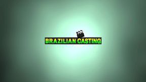 uma mulher gostosa faz sexo gostoso e goza delicosamene na buceta.