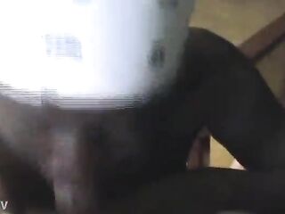 Black gal answering phone call whilst giving head