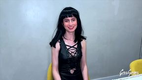 lucifera, 19ans, souhaitait se mesurer a une femme experimentee !