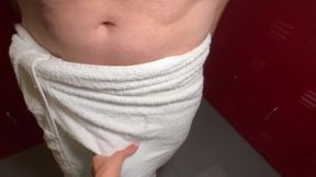 Blonde Slut Zerrissen im Spind gedrängelt auf fetten Schwanz