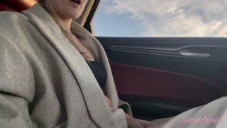 Flirting with a cab driver while I masturbate in the backseat of his car