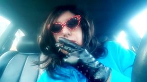 MOMMY ENJOYS HER MORE 120 MENTHOLS WHILE SITTING IN HER CAR