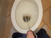 Piscio con il cazzo duro