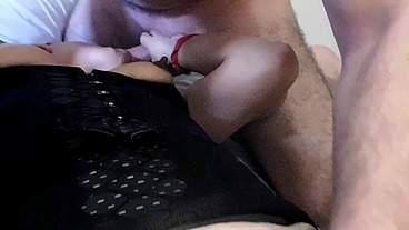 MI HIJASTRO NO PARA DE COJERME EL CULO Y CUANDO ME DESBORDA DE LECHE TRAE A UN VECINO PARA QUE ME SIGA COJIENDO EL CULO
