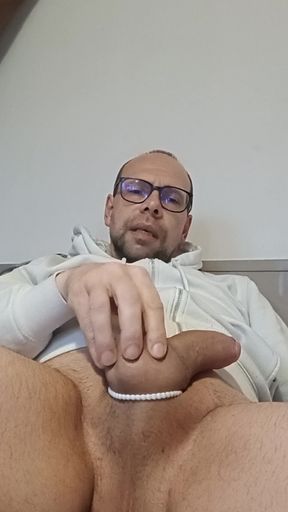 I talk and I explain that I feel my testicles bouncing and it ends up making me ejaculate