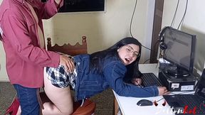 secretaria caliente se deja coger por su jefe y termina en cum facial (parte ii)
