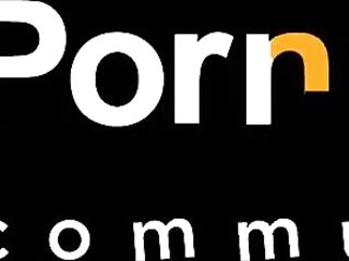 Mistresse gotica apre il culo dello schiavo graclle