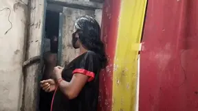 Desi sex Hot wife Apni wife ko ghar aye dost ke samne choda dost ne video bnaya aur maza liya