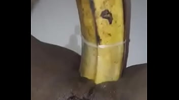 Ma petite s&oelig_ur pr&eacute_f&eacute_re la banane