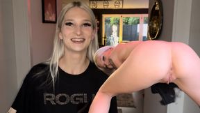 This tight ass&#x1F351; couldn't resist pounding the pizza delivery guy
