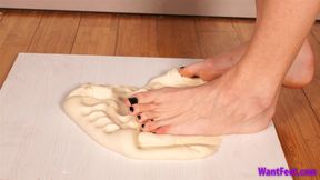 Beatrix Pizza Dough Crush - Food Crushing - HD MP4