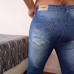 Jeans boy showing his dick. Parte 2