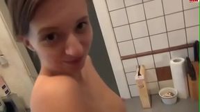 ВЫЕБАЛ С УТРА ДОЧЬ НА КУХНЕ И КОНЧИЛ В КОФЕ