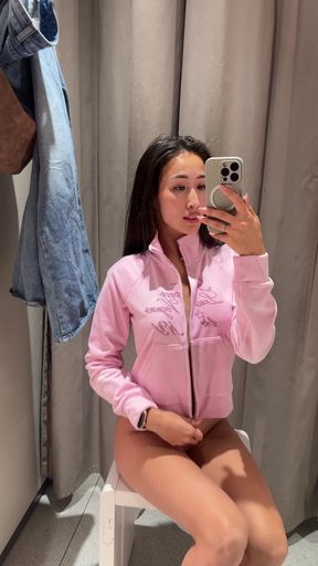Subscribing to free onlyfans account by cute babe