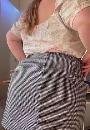 Office babe shows off her thick ass at work