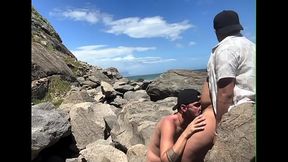 TURISTA FOI PARA ABRIC&Ograve_ BRINCAR COM O CUZINHO DO CARIOCA NOVINHO (TEASER)