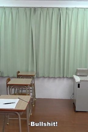 Punishment by Female College Teacher, Facesitting, Stomping on, Thigh-squeezing Male Student Who Doesn't Take Class Seriously