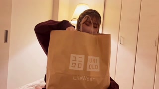 A Japanese nurse went on a no-pan date ♡ She got a hand job while shopping ♡