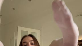 Video uploaded by @medusaever @Showing Feet and #Fetish #Stockings #Brunette #Small Tits clips nsfw gratis | Tik.Porn