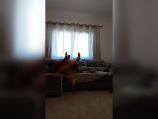 Portugueses fudendo no sofa