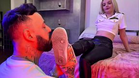 PODOLATRA CHUPANDO A NOVINHA