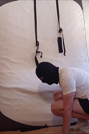 Ballbusting in Transparenter Unterwsche