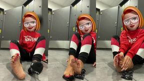 dans les vestiaires de ma salle de sport en mode chaussettes qui puent like un ...