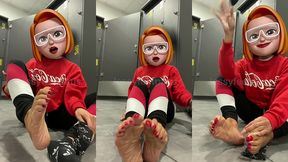 dans les vestiaires de ma salle de sport en mode chaussettes qui puent like un ...
