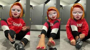 dans les vestiaires de ma salle de sport en mode chaussettes qui puent like un ...