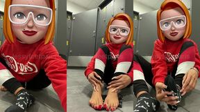dans les vestiaires de ma salle de sport en mode chaussettes qui puent like un ...