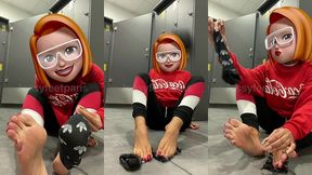 dans les vestiaires de ma salle de sport en mode chaussettes qui puent like un ...