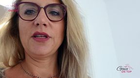 212 - self fisting on the bed