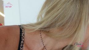 212 - self fisting on the bed