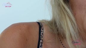 212 - self fisting on the bed