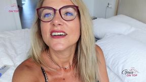 212 - self fisting on the bed