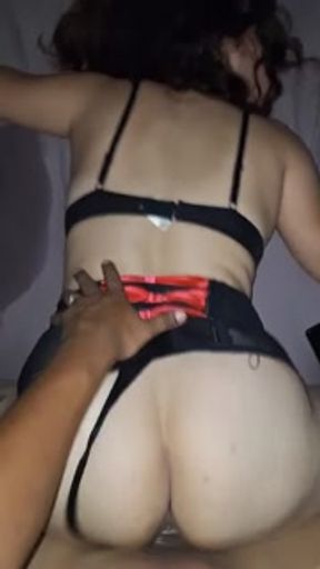 Le lleno el culo de Leche a mi cuñada culona