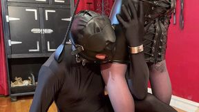 dominatrix frida & her slave