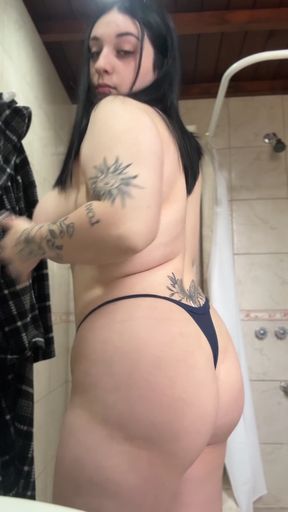 Hot babe shows off her cute booty solo