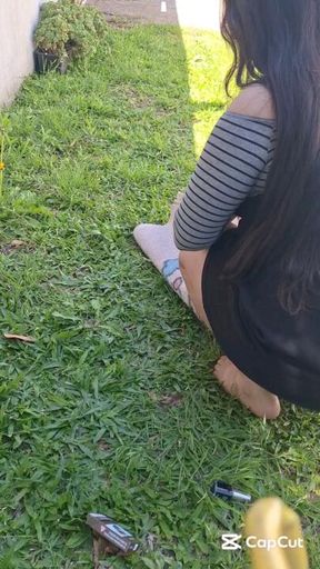 Smoking while painting my toenails ♡