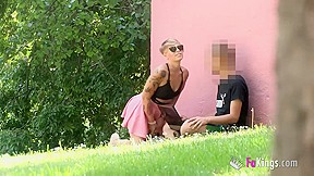 'Can I suck your cock?' Violeta looks for guys in a park
