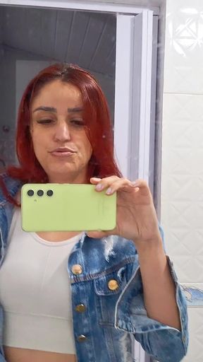 Married Woman Shows Ass to App Driver