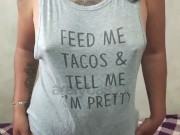 Enseñando las tetas busco con quien grabar o tener encuentro