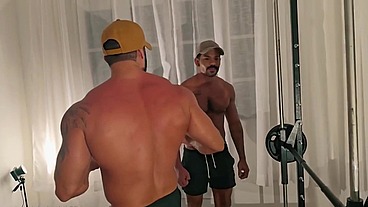 Chamei o amigo pra treinar mas o puto queria mesmo era pegar no meu ferro. - Completo
