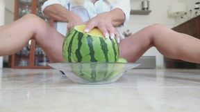 Elizabeth loves eating watermelons AVI