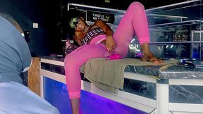 fraud guy dey try chop cliant wey i dey distract am rough with my juicy wet toto!!