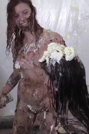 Charlie &amp; Pixiee Cakes Sploshing