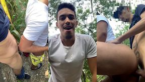 novinho comeu meu cu atras das arvores do parque